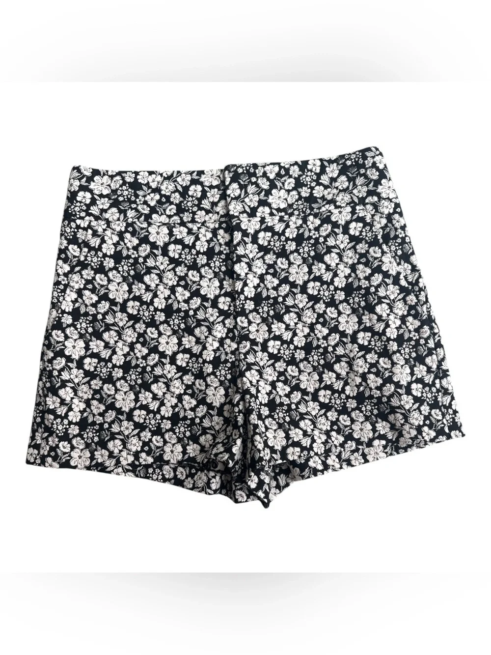 NWT Alice + Olivia  Black/White Cady Stretch Cotton Floral Shorts New with Tags
